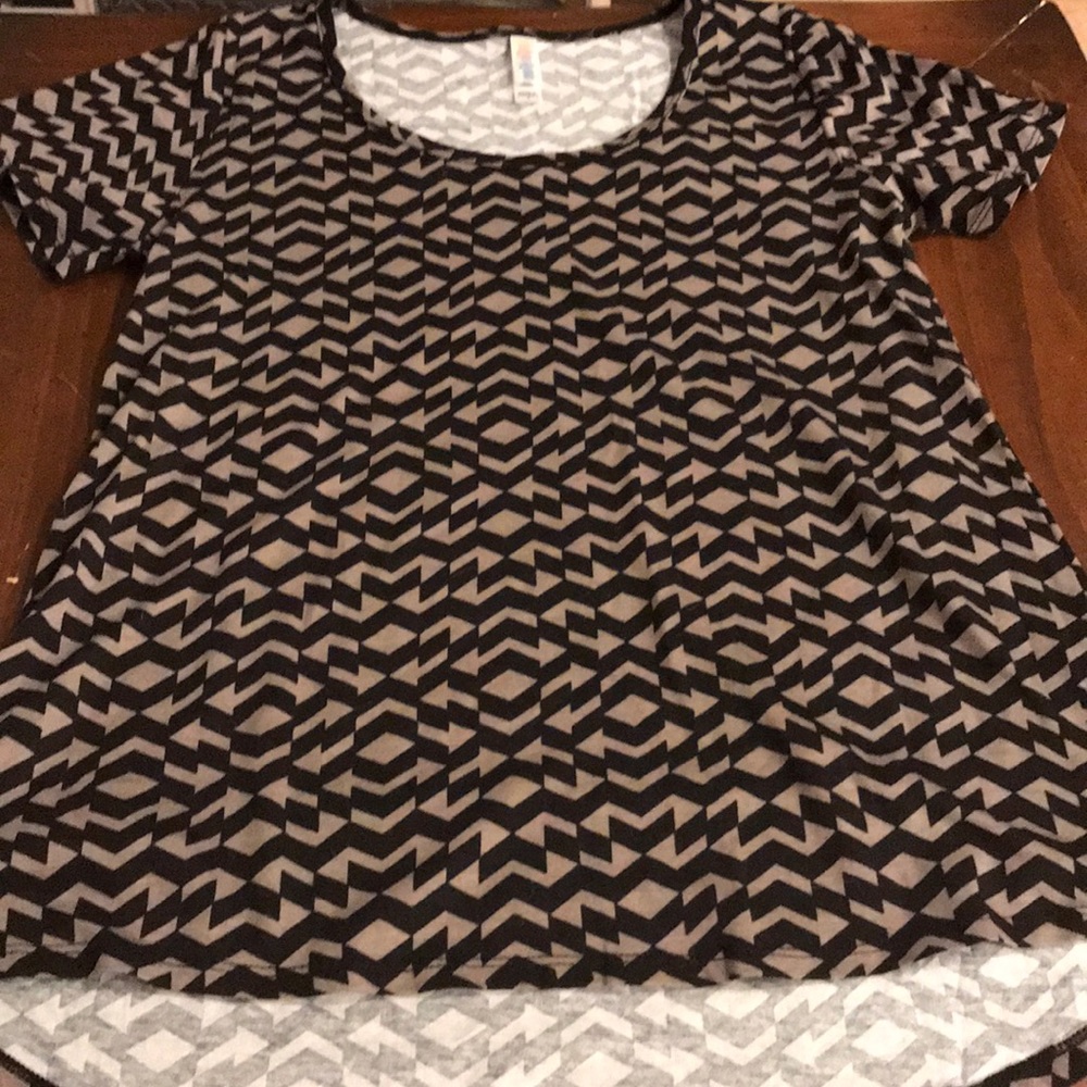 Small LuLaRoe Classic T black and grey.